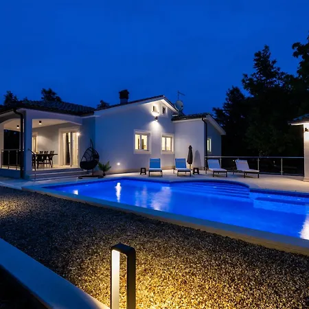 Forrest, A Charming Surrounded By Beautiful Nature Holiday home