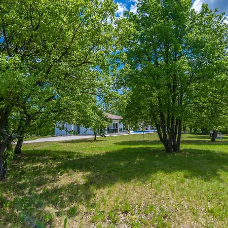 Hébergement de vacances Forrest, A Charming Surrounded By Beautiful Nature *