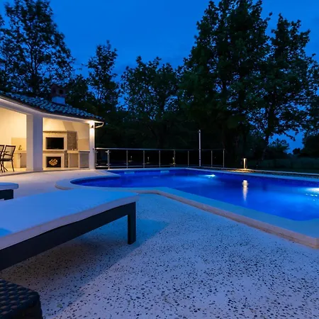 Holiday home Forrest, A Charming Surrounded By Beautiful Nature