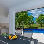 Dom wakacyjny Forrest, A Charming Surrounded By Beautiful Nature Krizanici