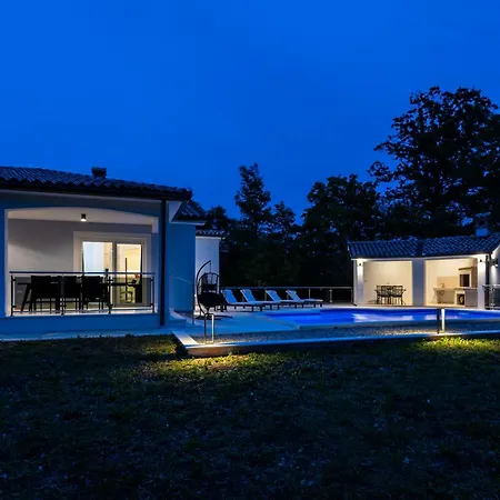 Forrest, A Charming Surrounded By Beautiful Nature Feriehus Krizanici