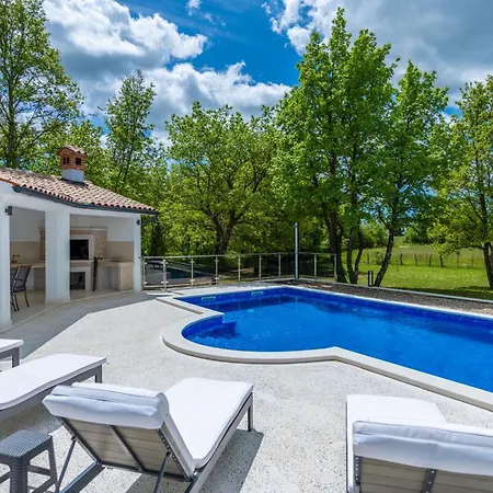 Forrest, A Charming Surrounded By Beautiful Nature Holiday home *