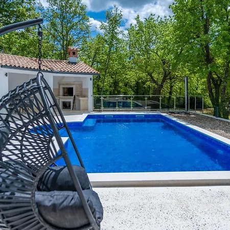 Holiday home Forrest, A Charming Surrounded By Beautiful Nature Krizanici